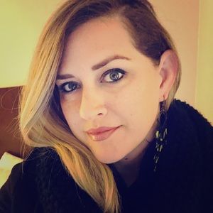 Mom. Wife. Online shopper. Recycler.